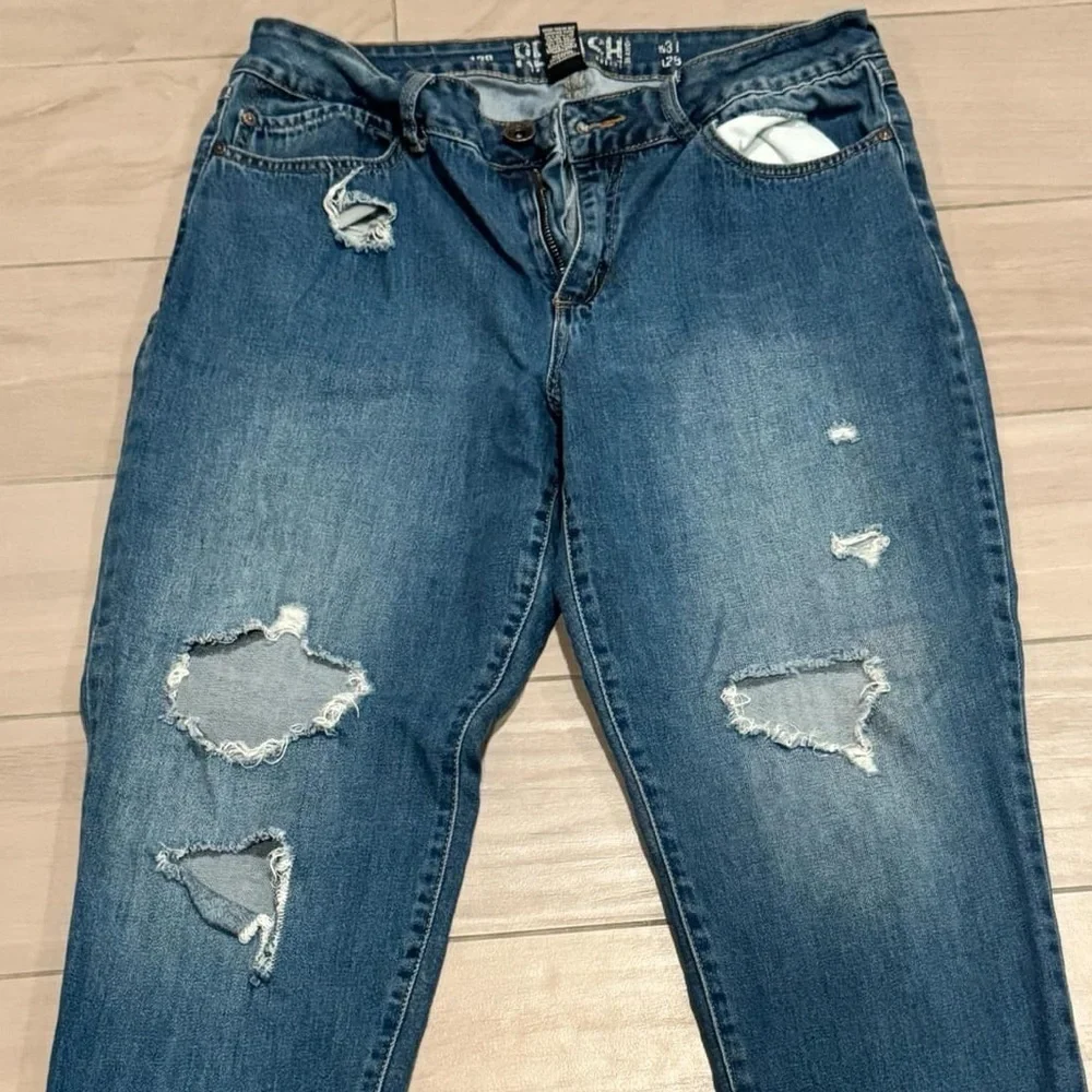 Rewatch brand Distressed Blue Jeans inseam width 31in length 28in